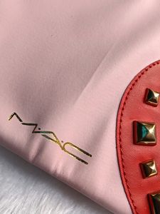Mac Heart Pouch ♥️💕