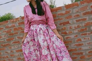 Short Crop Top And Puff Sleeves Design