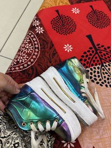 Stylish Kids&#39; High-Top Sneakers