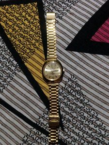 hmt Kanchan Automatic 21Jewels Golden Wrist Watch