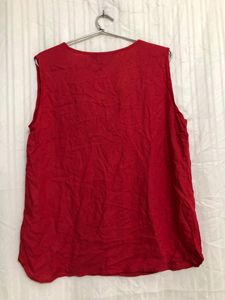 Red Sleevless Top