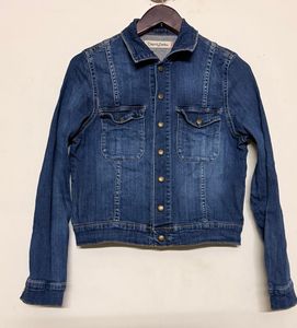 Denim Jacket (Washed blue)