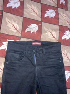 Levis Pure Black Straight Fit Jean