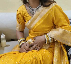 havvy  Yellow Saree