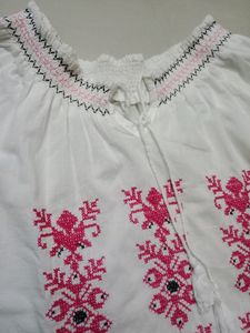 🤩 Embroidered Top