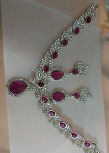 Clearance Sale V Low Price. Beautiful Necklace