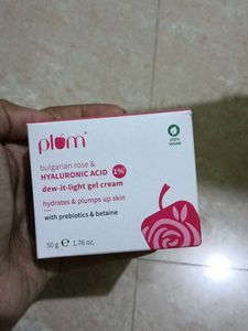 Plum Bulgarian Rose & Hyaluronic Acid 1%