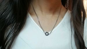 Short star necklace