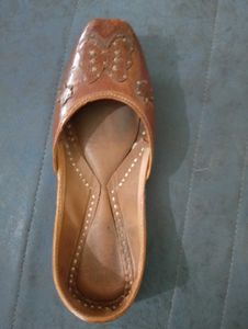 Butterfly Design Punjabi Jutti