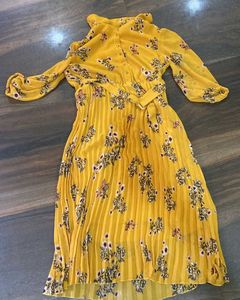 🌼 Floral Mustard Midi Dress 🌼