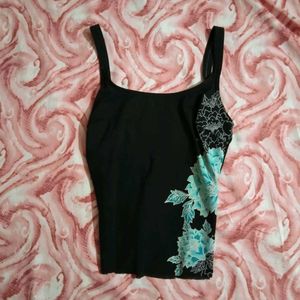 Body Fitted Tank Top