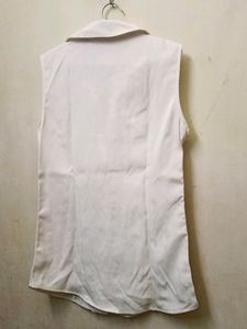 Seveless White Colour Shirt Girls