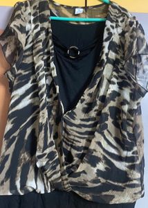 Stylish top with attached inner