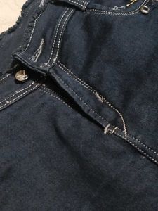 Sleek Black Bootcut Jeans – Size 30