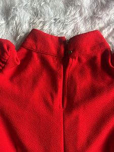 stunning  turtle neck red top