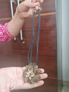 Neckpiece