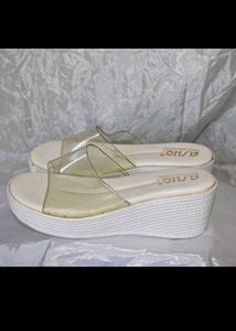 Dainty White Wedges 🌷
