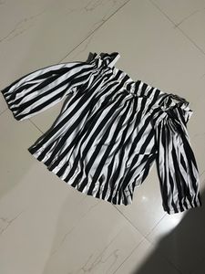 Black And White Stripes Top 🖤🤍