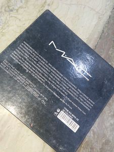Smudgeproof Eye Shadow Pallet