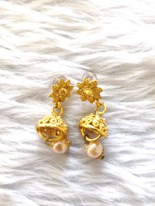 Women Golden Pearl Jewellery Sets