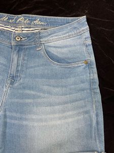 Stylish Light Blue Denim Shorts with Floral Lace A
