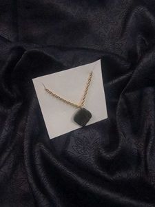 metallic scallop necklace