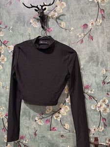Black Long Sleeve Crop Top