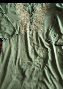 Embroidered Green Kurta L