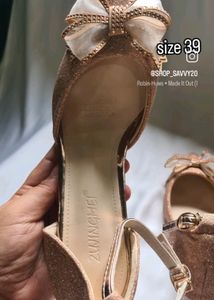 Size 39, Imported Bowed Heels