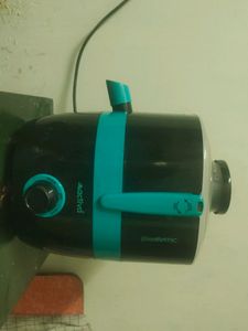 This Is A Brand New Juicer Mixie.With 3 Jars