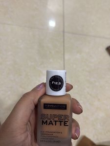 Makeup Revolution Super Matte Foundation