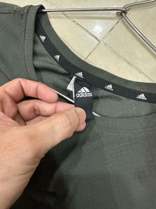 Adidas T-Shirt