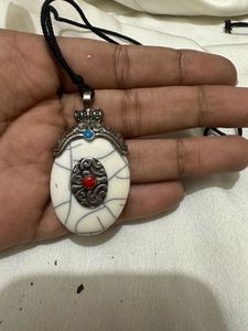 Vintage-Style Oval Pendant Necklace