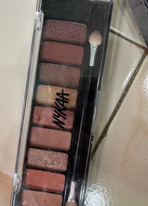 Smokey At 18 By Nykaa Eyeshadow Pallete