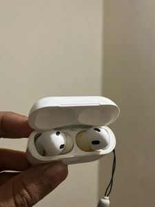 Buds In Very Good Condition(like New)🔥