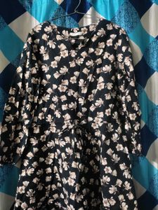 🌸Winter Floral Print Top
