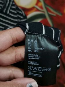 H&amp;M MEN&#39;S CHECK TSHIRT