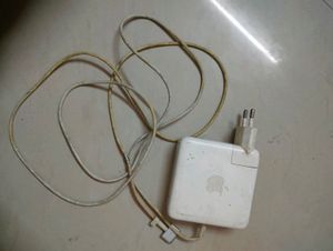Mackbook Charger