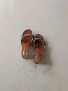 Wooden sandal With Green Velvet design