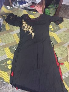 Elegant Black Embroidered Kurta