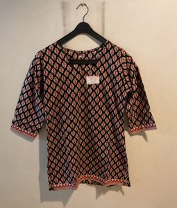 Patterned 3/4 Sleeve Top Size S