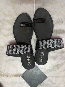 Black Sandels