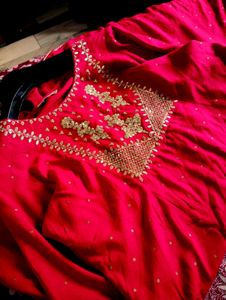 Red &amp; Gold Embroidered Kurta