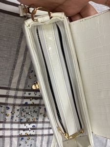 UNUSED WHITE STURDY CHIQUE BAG