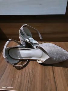 SILVER STYLISH KITTEN BLOCK HEELS