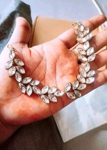 The single Broach