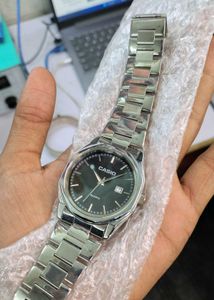 CASIO Round Black Dial