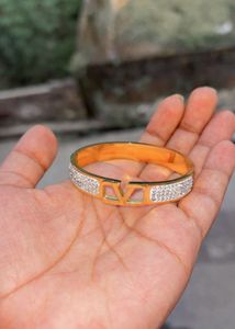 🇮🇹 Valentino Imported Gold &amp; Crystal V Bangle