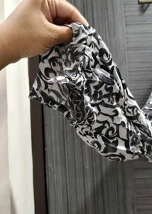 Black and white kurti size M