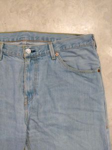 Levi&#39;s Straight Fit Light Wash Denim Jeans